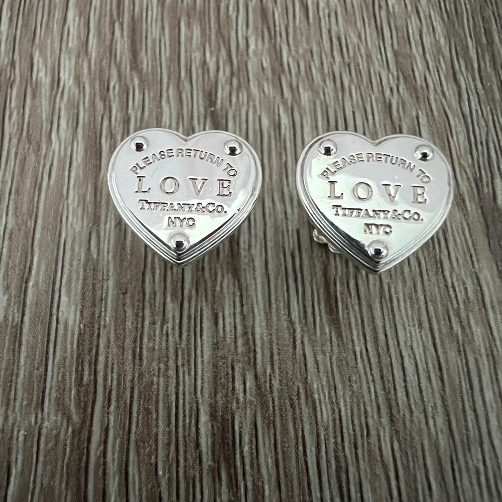 Tiffany & Co. earrings‎